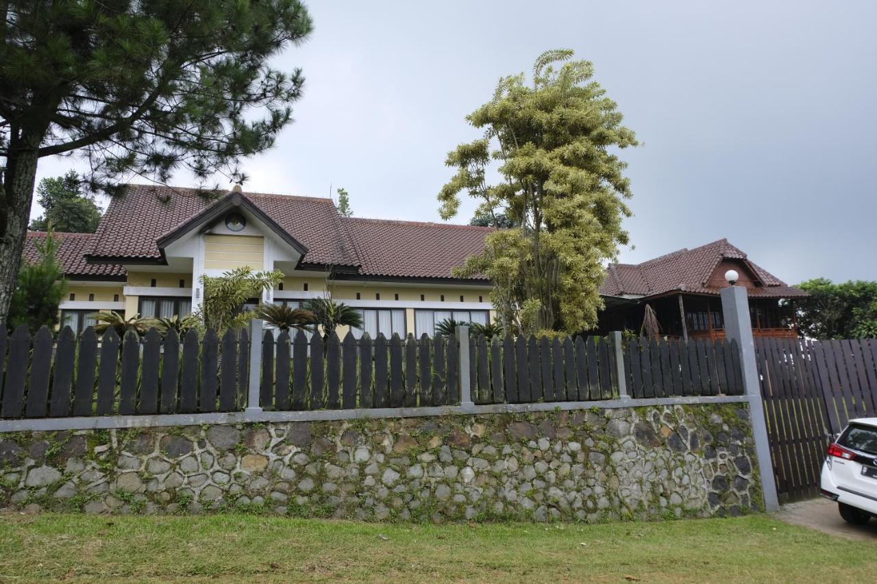 Aldeoz Villa Ciater Sarireja Exterior photo